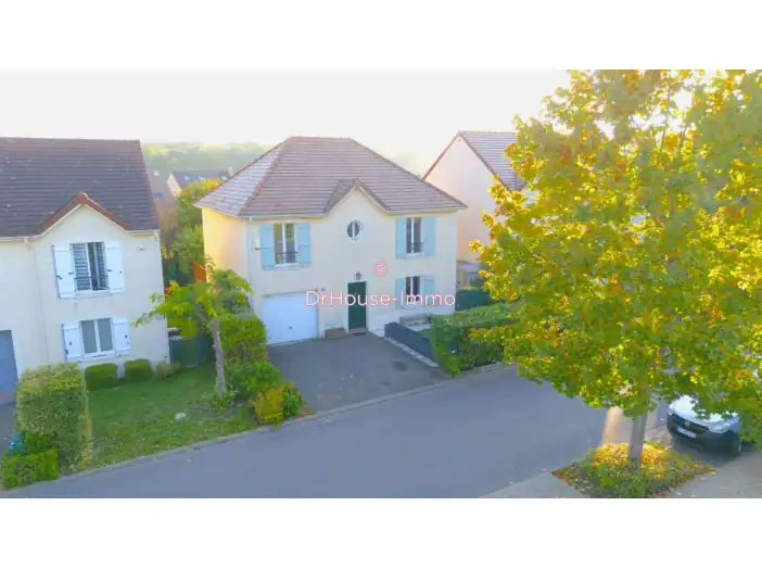 Maison 6 pièces de 122 m² - Tigery (91250)