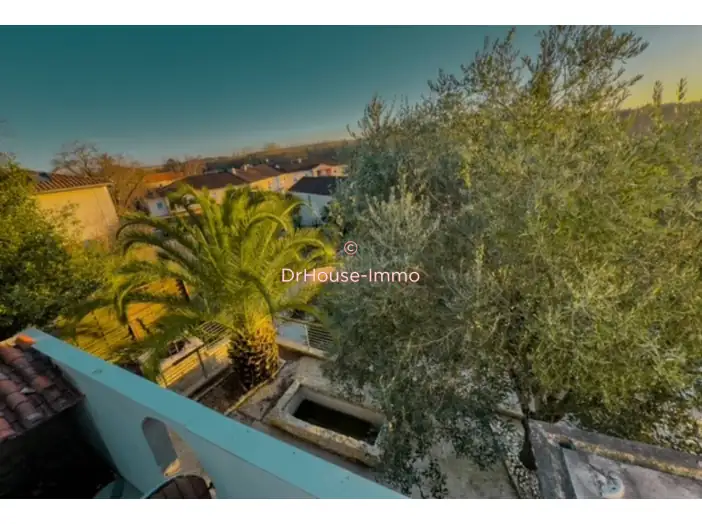 Maison 5 pièces de 220 m² - Luxé (16230)