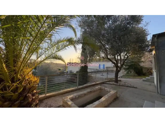 Maison 5 pièces de 220 m² - Luxé (16230)