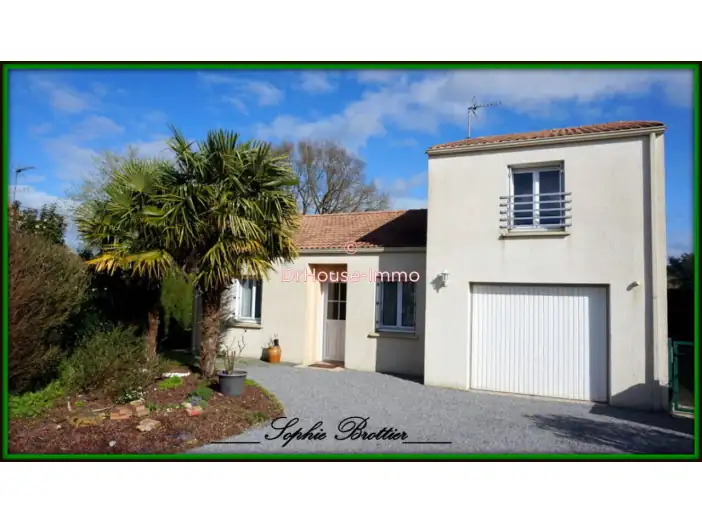 Maison 4 pièces de 100 m² - Vasles (79340)