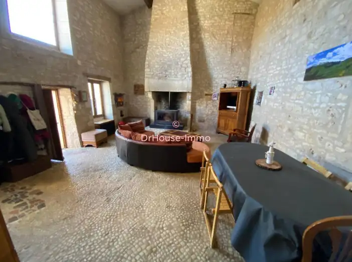 Maison 4 pièces de 127 m² - Ventouse (16460)