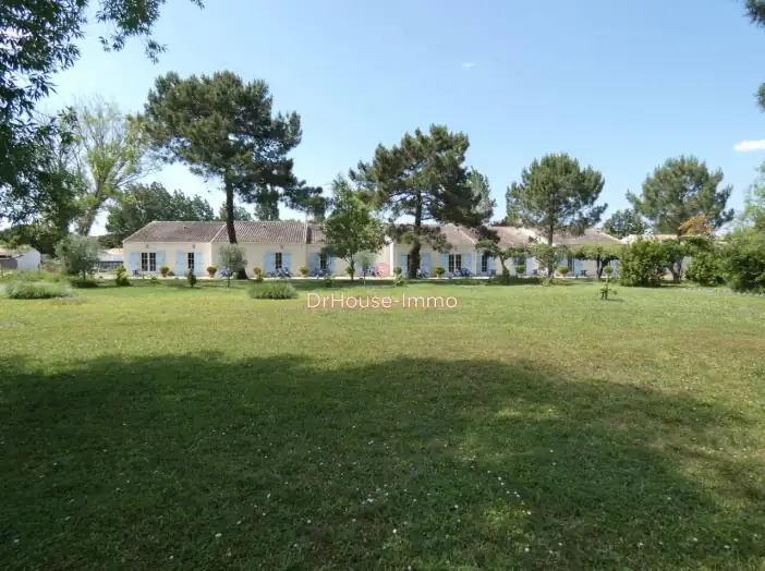 Maison 53 pièces de 900 m² - Le Grand-Village-Plage (17370)