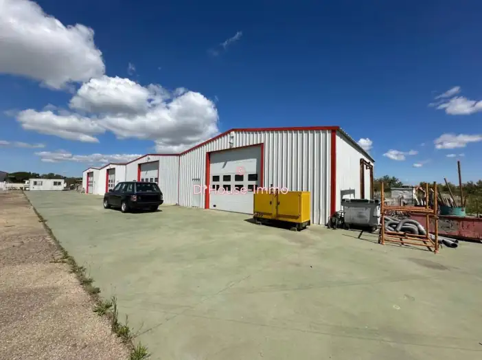 Entrepôt de 900 m² - Bellegarde (30127)