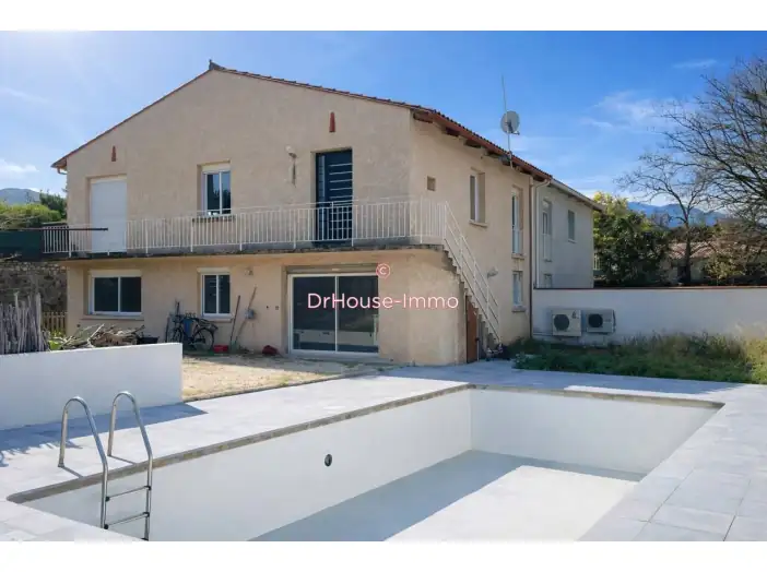 Maison 8 pièces de 200 m² - Rodès (66320)