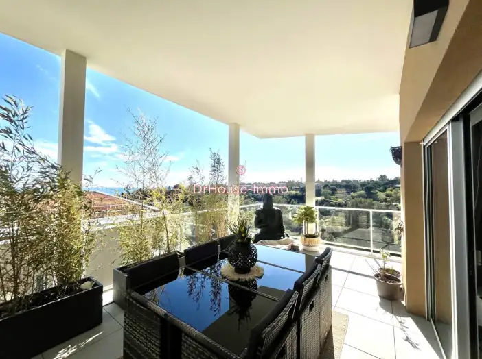 Appartement 3 pièces de 63 m² - Villeneuve-Loubet (06270)