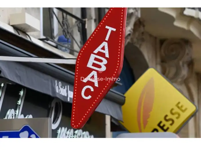 Commerce 2 pièces de 60 m² - Fréjus (83600)