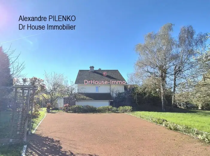 Maison 7 pièces de 209 m² - Saint-Germain-du-Plain (71370)