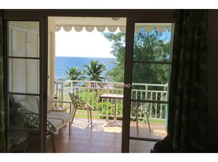 Appartement 1 pièce de 27 m² - Sainte-Anne (97180)