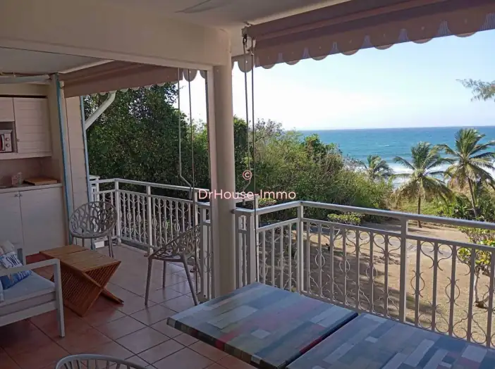 Appartement 2 pièces de 49 m² - Sainte-Anne (97180)