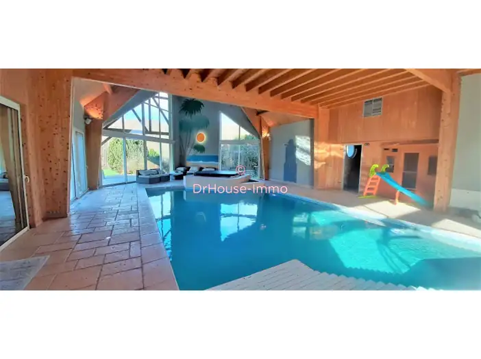 Maison 8 pièces de 550 m² - La Chapelle-du-Bois (72400)