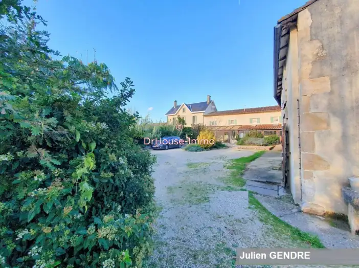 Maison 10 pièces de 280 m² - Celles-sur-Belle (79370)