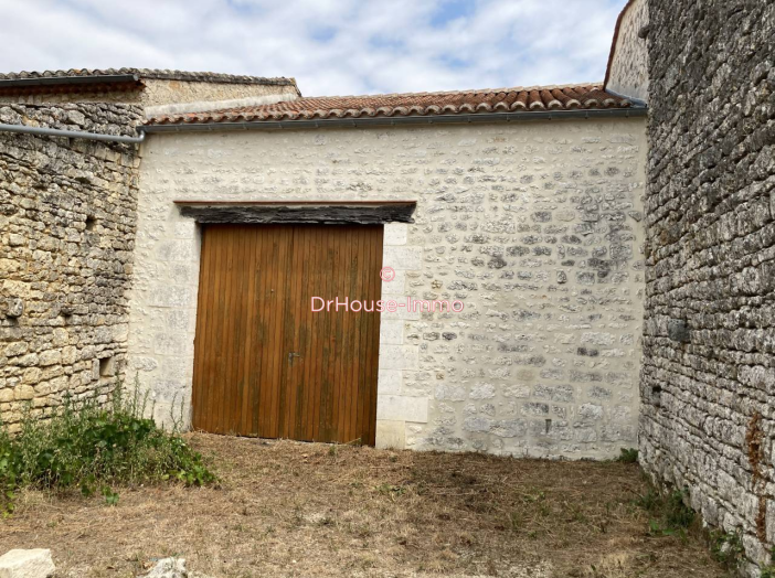 Grange de 320m² - 3 pièces