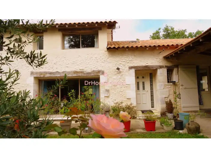 Maison 6 pièces de 206 m² - Neuvic (24190)