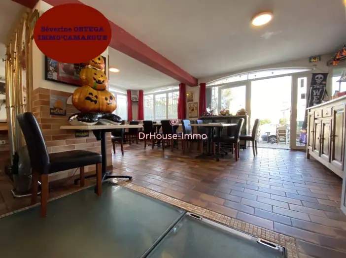 Commerce 1 pièce de 75 m² - Saintes-Maries-de-la-Mer (13460)