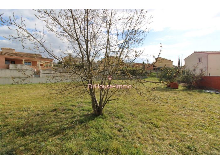 Terrain de 841m²