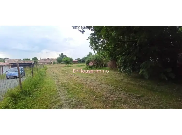 Terrain de 825 m² - Saint-Genès-de-Lombaud (33670)