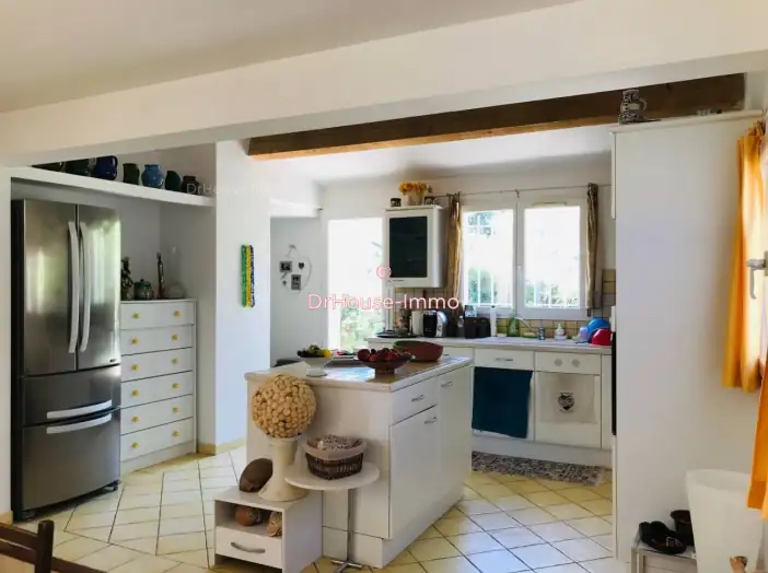 Maison 10 pièces de 320 m² - Saintes-Maries-de-la-Mer (13460)