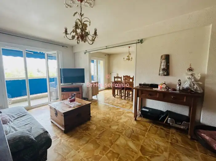Appartement 3 pièces de 73 m² - Saint-Laurent-du-Var (06700)