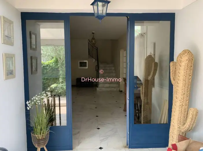 Maison 8 pièces de 341 m² - Arès (33740)