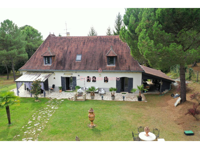 Maison de 210m² - 9 pièces