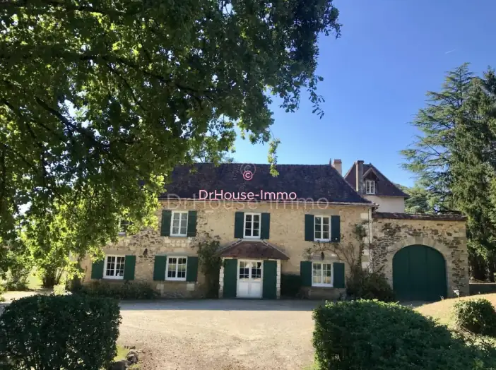 Maison 12 pièces de 341 m² - Thiviers (24800)