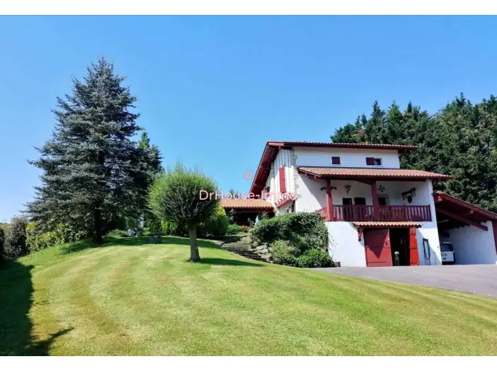 Maison 4 pièces de 181 m² - Urrugne (64122)