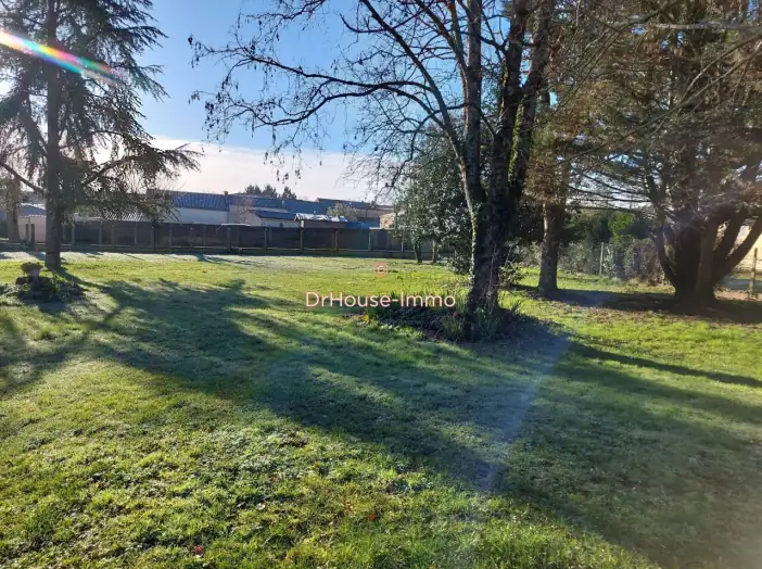 Terrain de 696 m² - Pisany (17600)