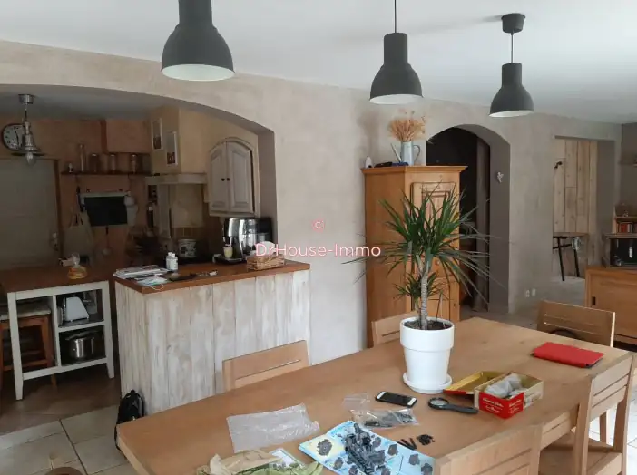 Maison 5 pièces de 130 m² - Rognac (13340)