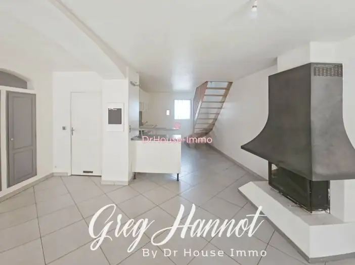 Maison 3 pièces de 70 m² - Néoules (83136)