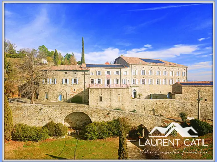 Commerce 25 pièces de 1 700 m² - Vallon-Pont-d'Arc (07150)