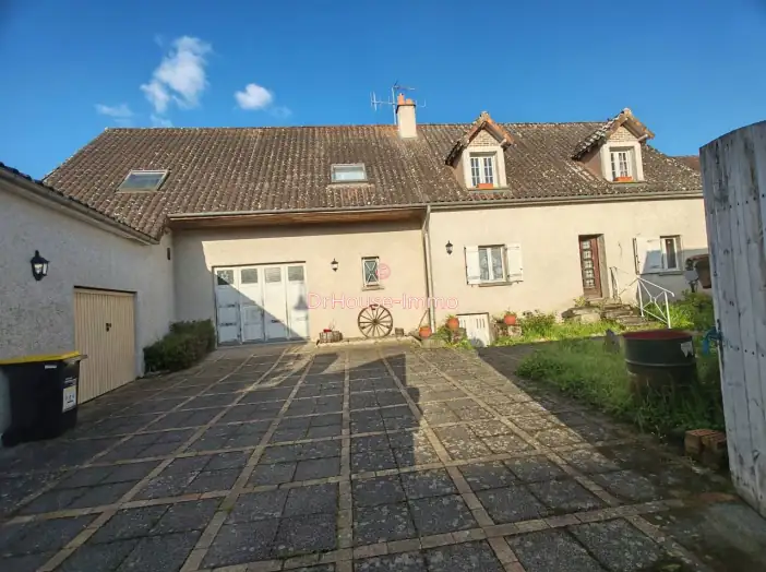 Maison 9 pièces de 228 m² - Les Ormes (86220)