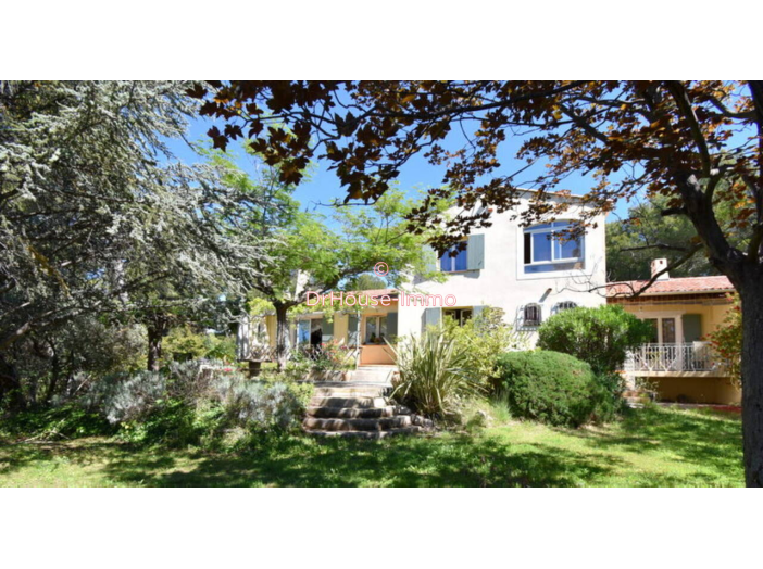 Maison de 217m² - 9 pièces