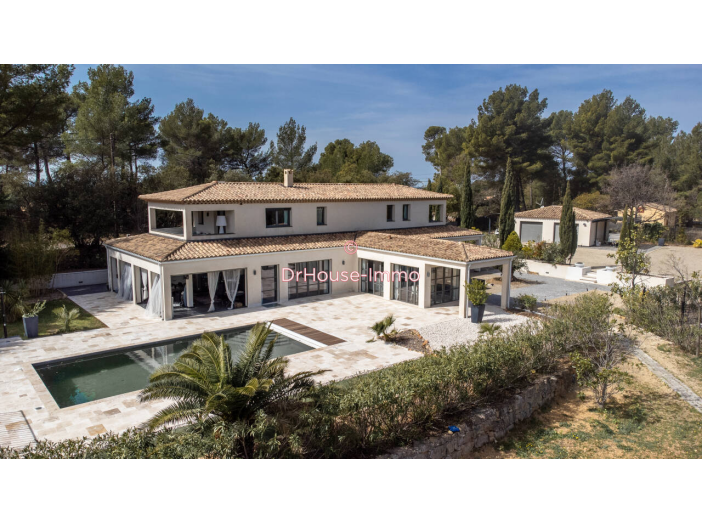 Maison de 334m² - 10 pièces