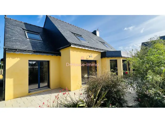 Maison 9 pièces de 180 m² - Sibiril (29250)