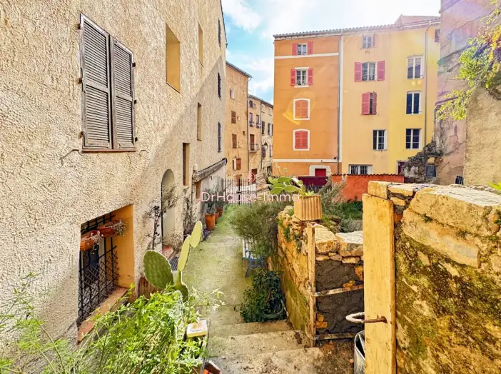 Appartement 2 pièces de 60 m² - Cotignac (83570)