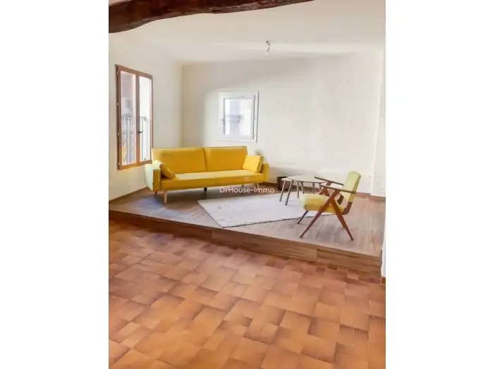 Appartement 3 pièces de 68 m² - Cotignac (83570)