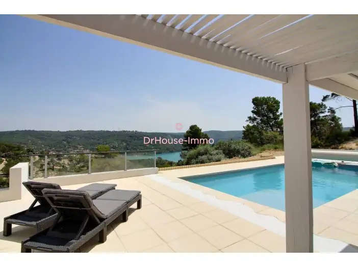 Maison 9 pièces de 227 m² - Esparron-de-Verdon (04800)