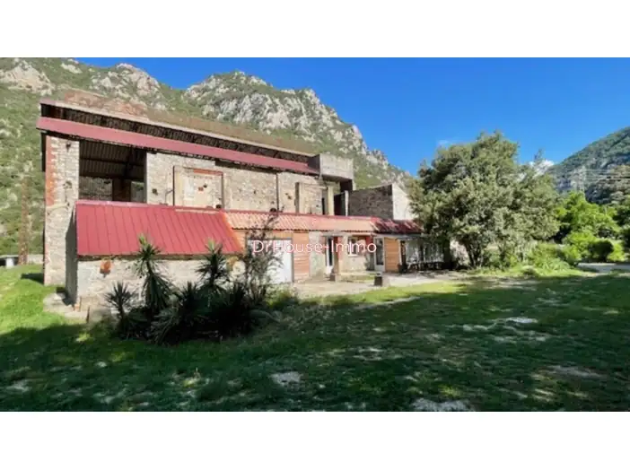 Propriété 10 pièces de 200 m² - Prades (66500)