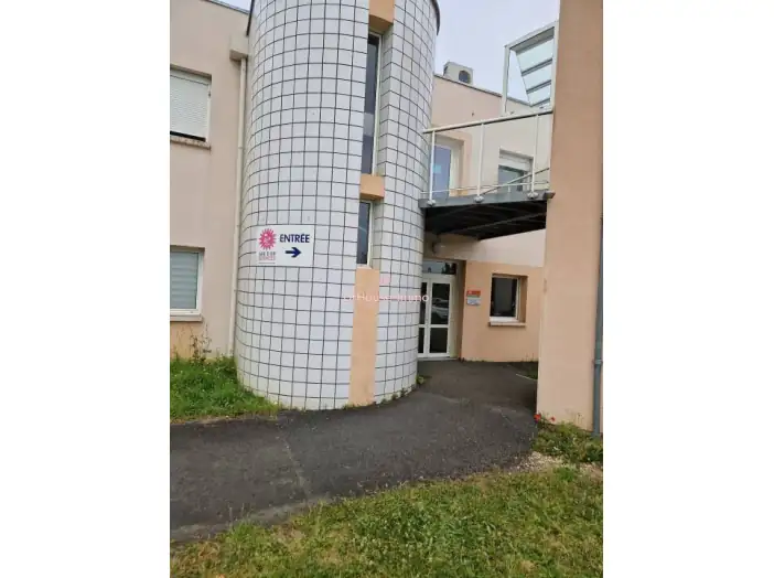 Bureau 4 pièces de 91 m² - Poitiers (86000)