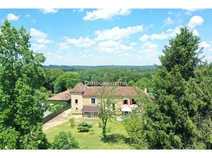 Maison 7 pièces de 250 m² - Breuilh (24380)