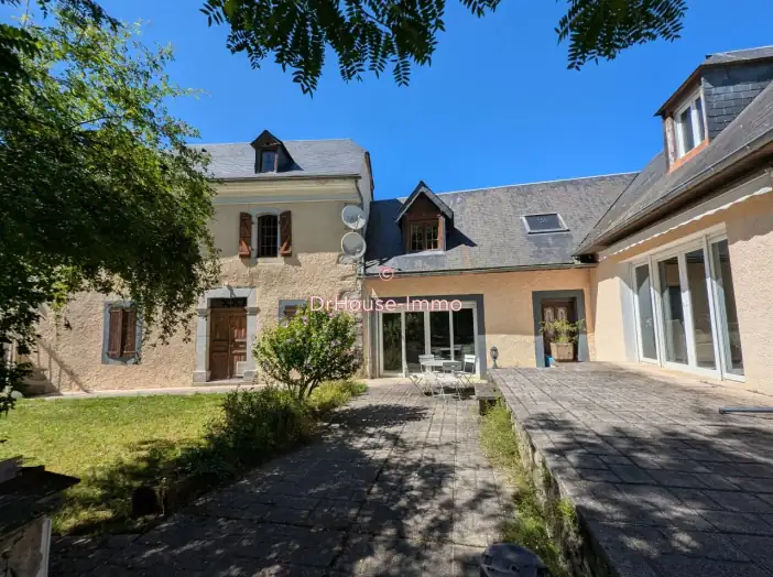 Maison 9 pièces de 350 m² - Cheust (65100)