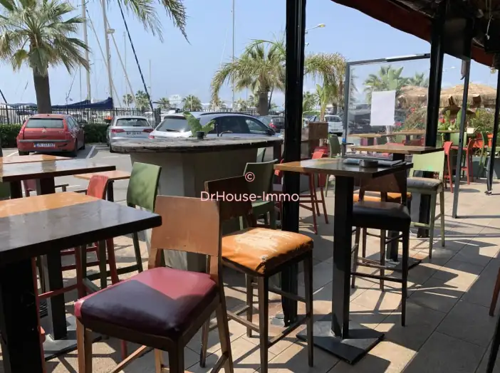 Commerce 3 pièces de 117 m² - Saint-Laurent-du-Var (06700)