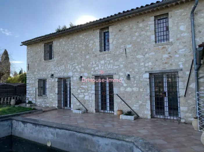 Maison 8 pièces de 220 m² - Saint-Paul-de-Vence (06570)