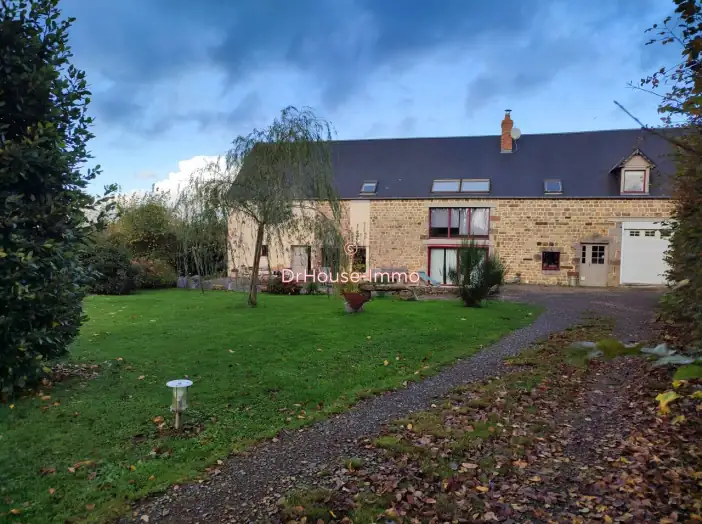 Maison 7 pièces de 225 m² - Vire Normandie (14500)