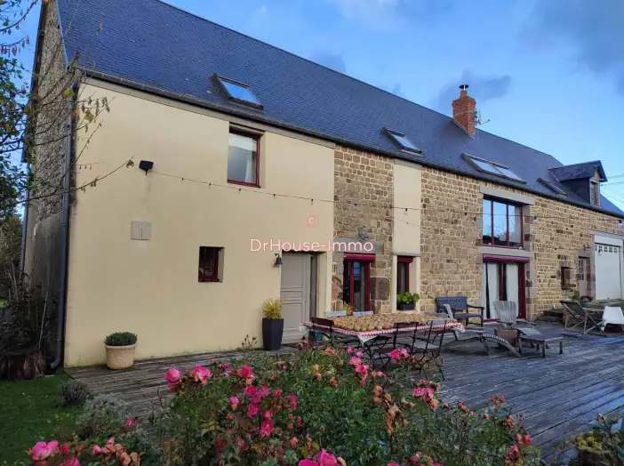 Maison 7 pièces de 225 m² - Vire Normandie (14500)