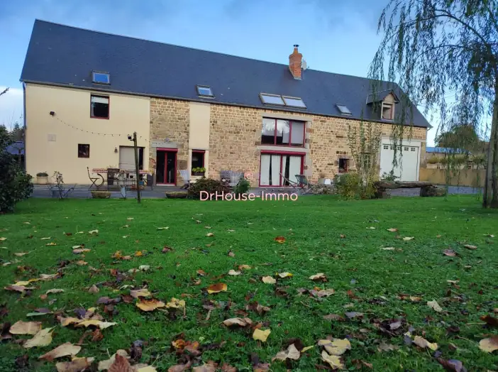 Maison 7 pièces de 225 m² - Vire Normandie (14500)