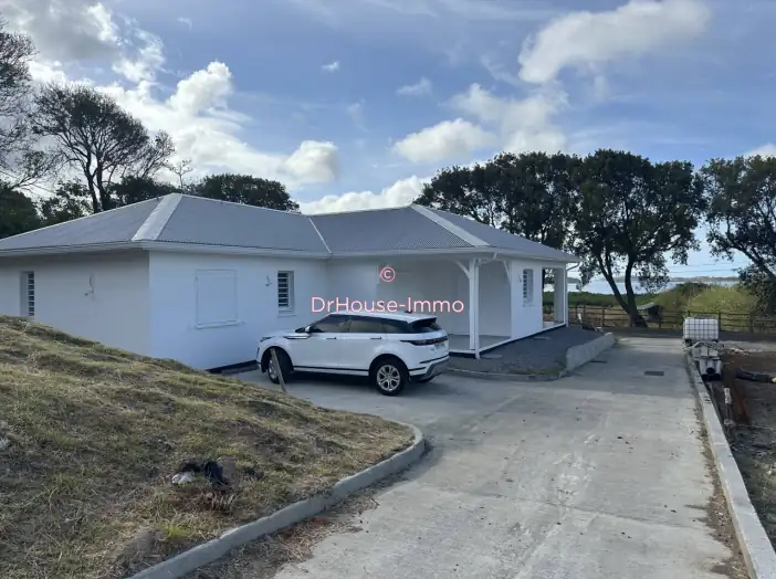 Maison 4 pièces de 140 m² - François (97240)