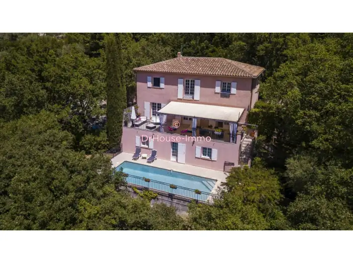 Maison 6 pièces de 175 m² - Montauroux (83440)