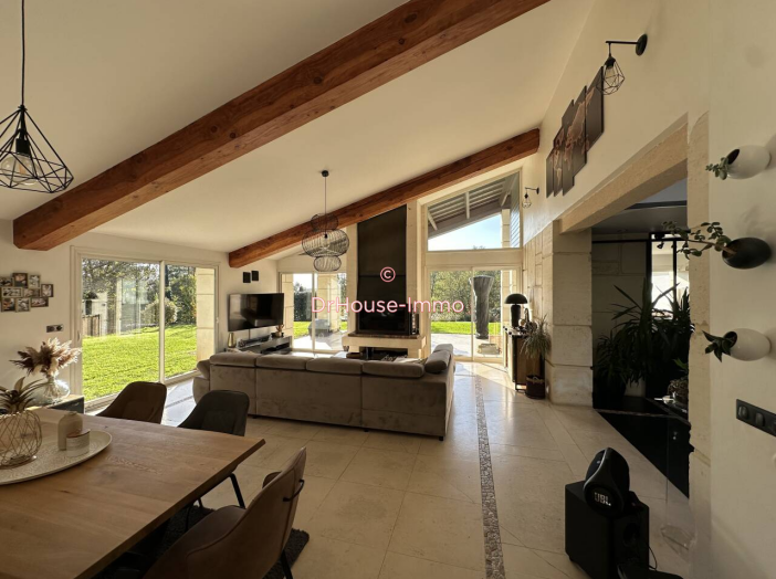 Maison de 200m² - 9 pièces
