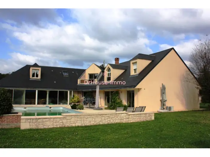 Maison 11 pièces de 316 m² - Villemandeur (45700)